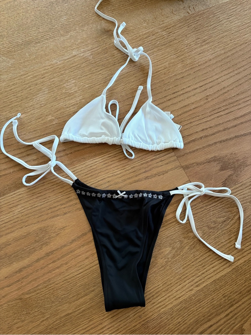 Frankie’s bikinis set